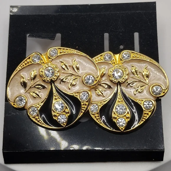 Exquisite Vintage Clip Earrings - Picture 4 of 8